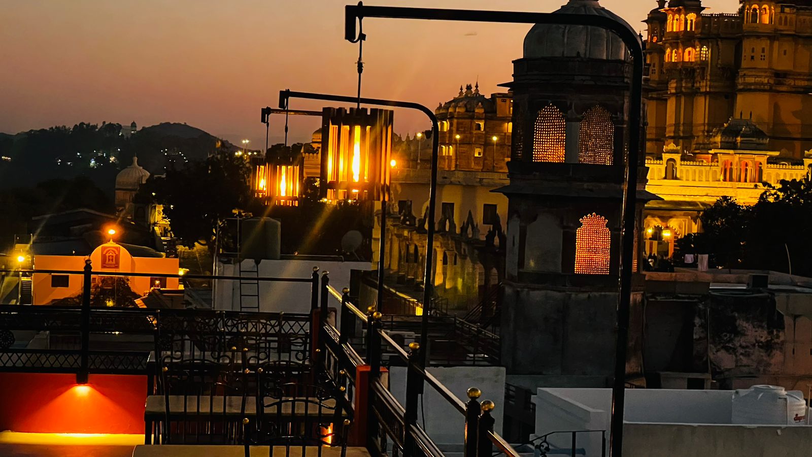 Elysium Hostel |Rooftop Restaurant Near City Palace - Tap to explore photos