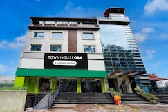 Super Townhouse Oak ONGC Crossway Formerly Hotel Gold Stone Comfort, Dehradun