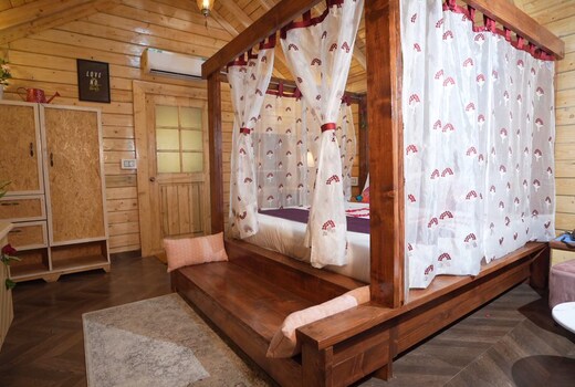 DSR Wodden Cottages