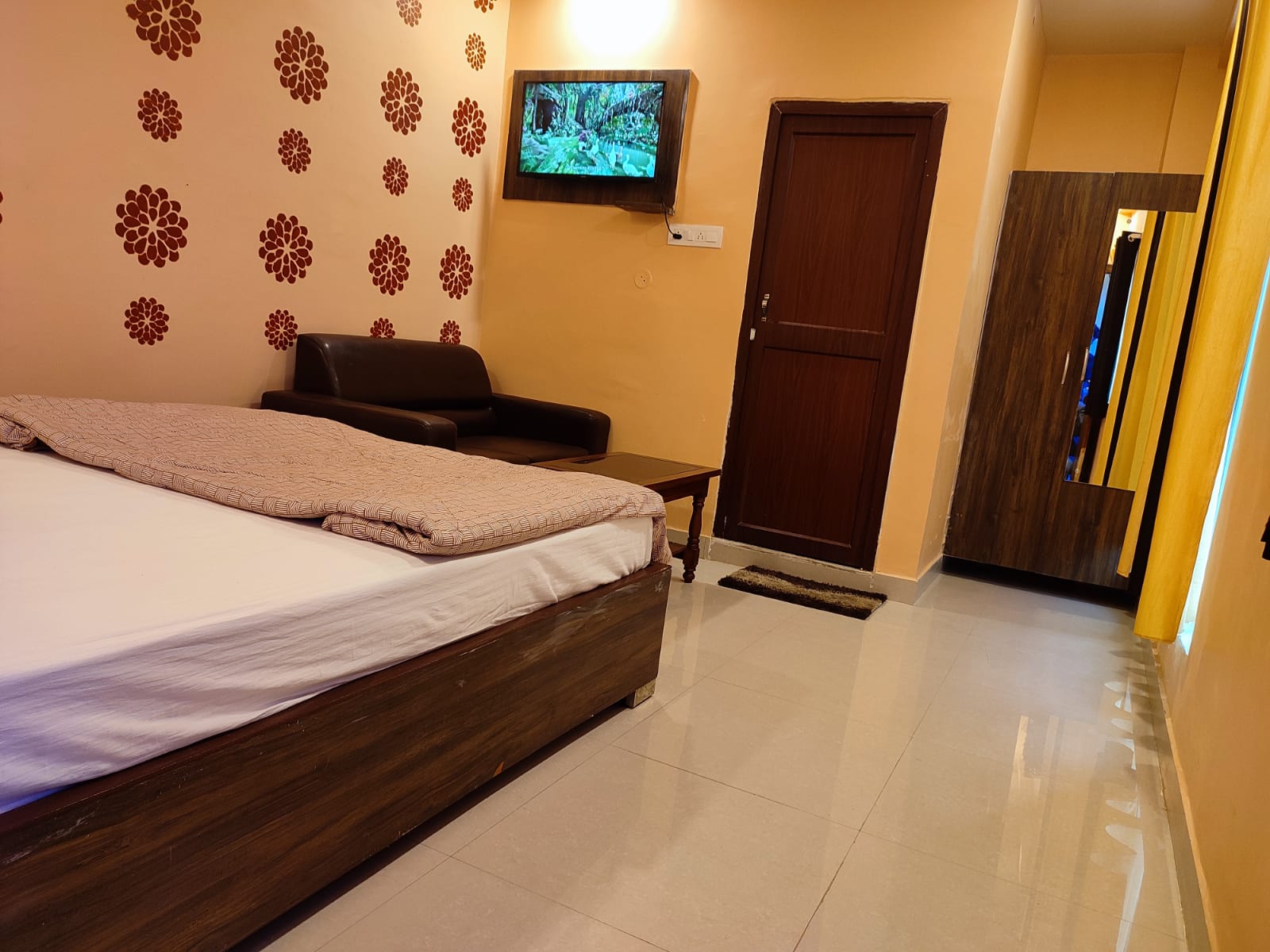 Hotel Rajshree international - Tap to explore photos