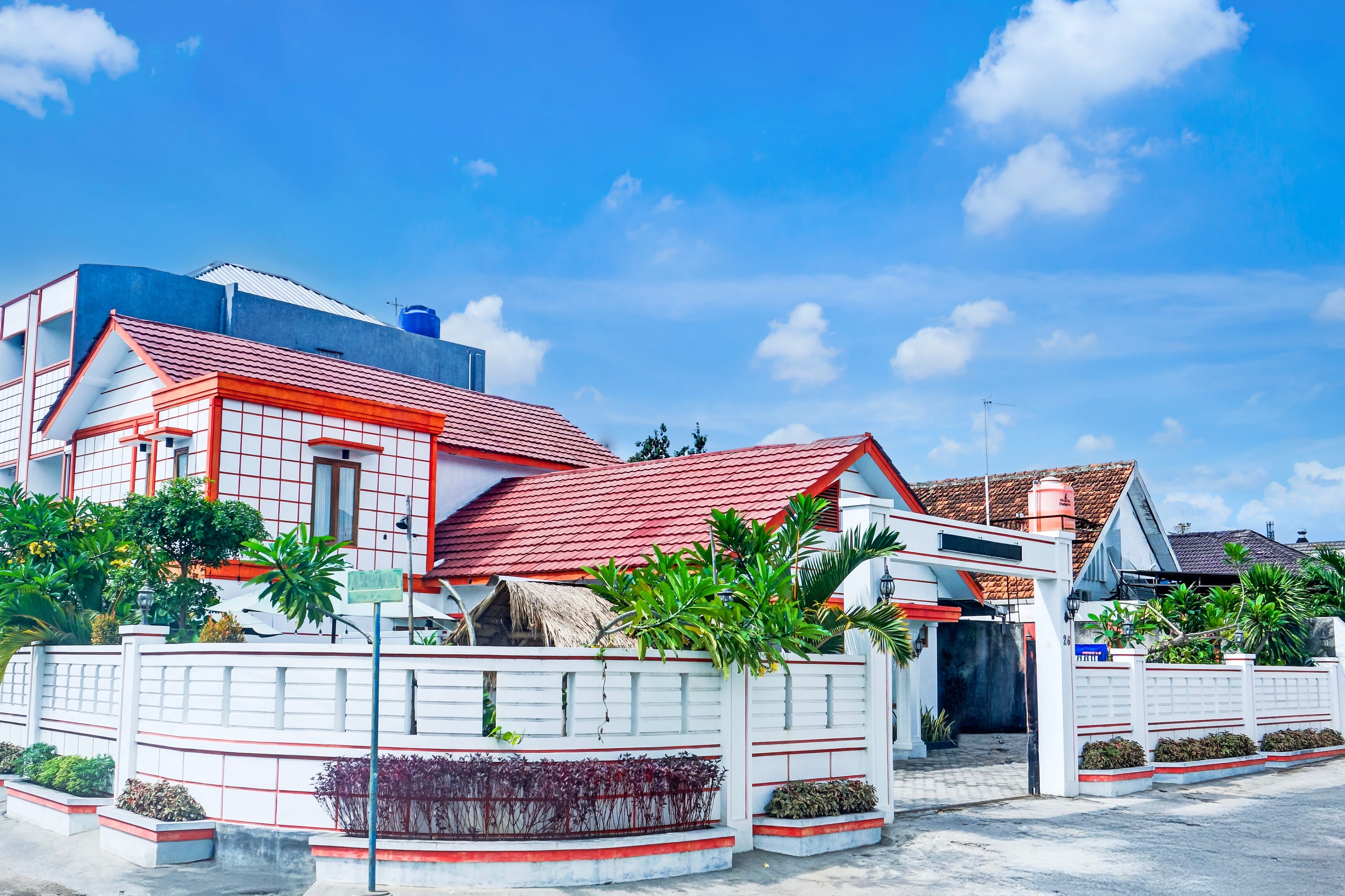 Hotel O Bandar Lampung Near Gor Saburai - Tap to explore photos