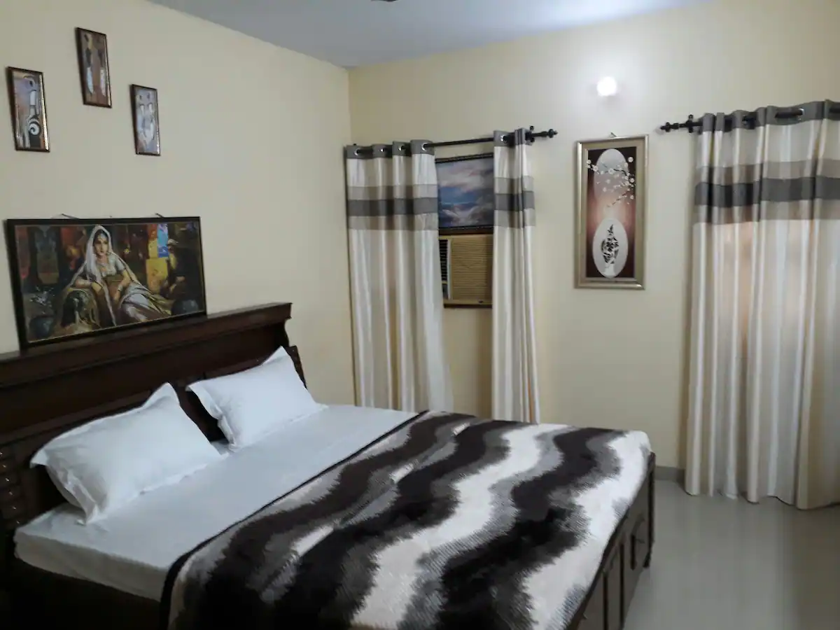 Independent Room in Chandigarh- The City Beautiful - Tap to explore photos