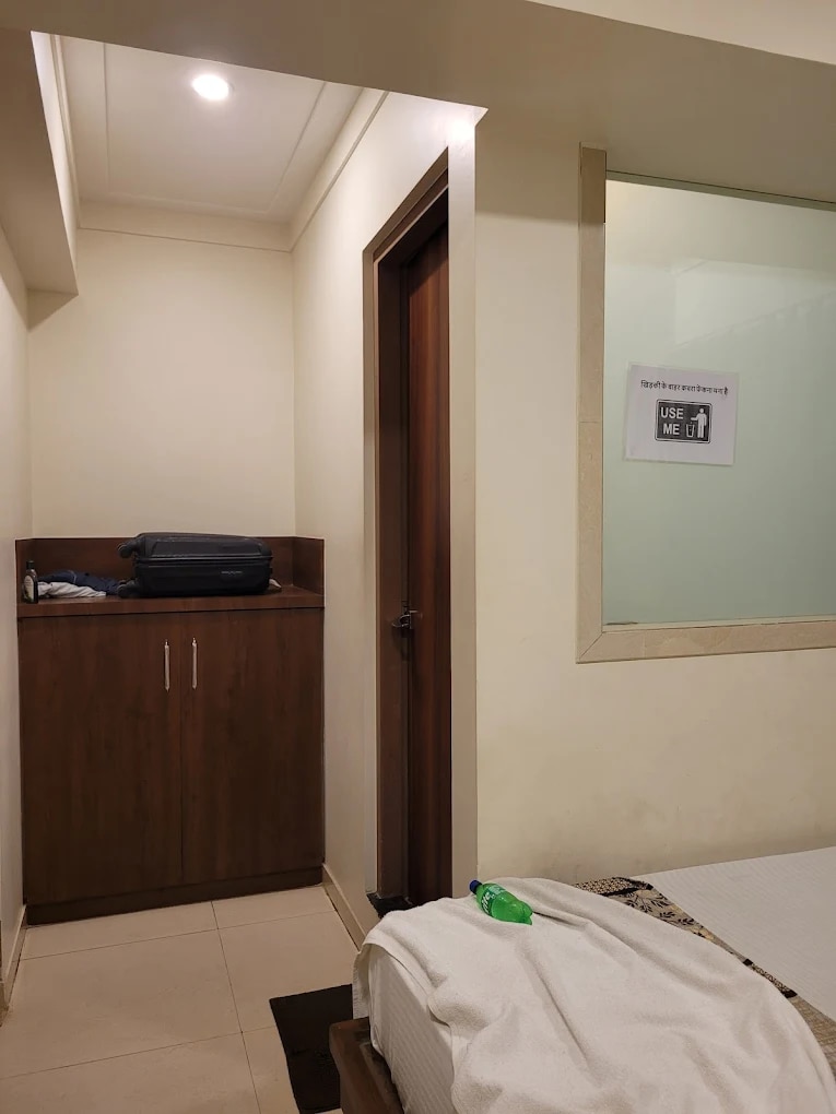 Hotel Dream Inn Thane, 3 km from Thane Railway Station - Tap to explore photos