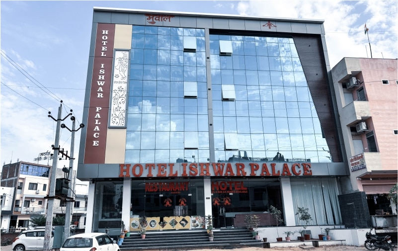 Hotel Ishwar Palace - Tap to explore photos