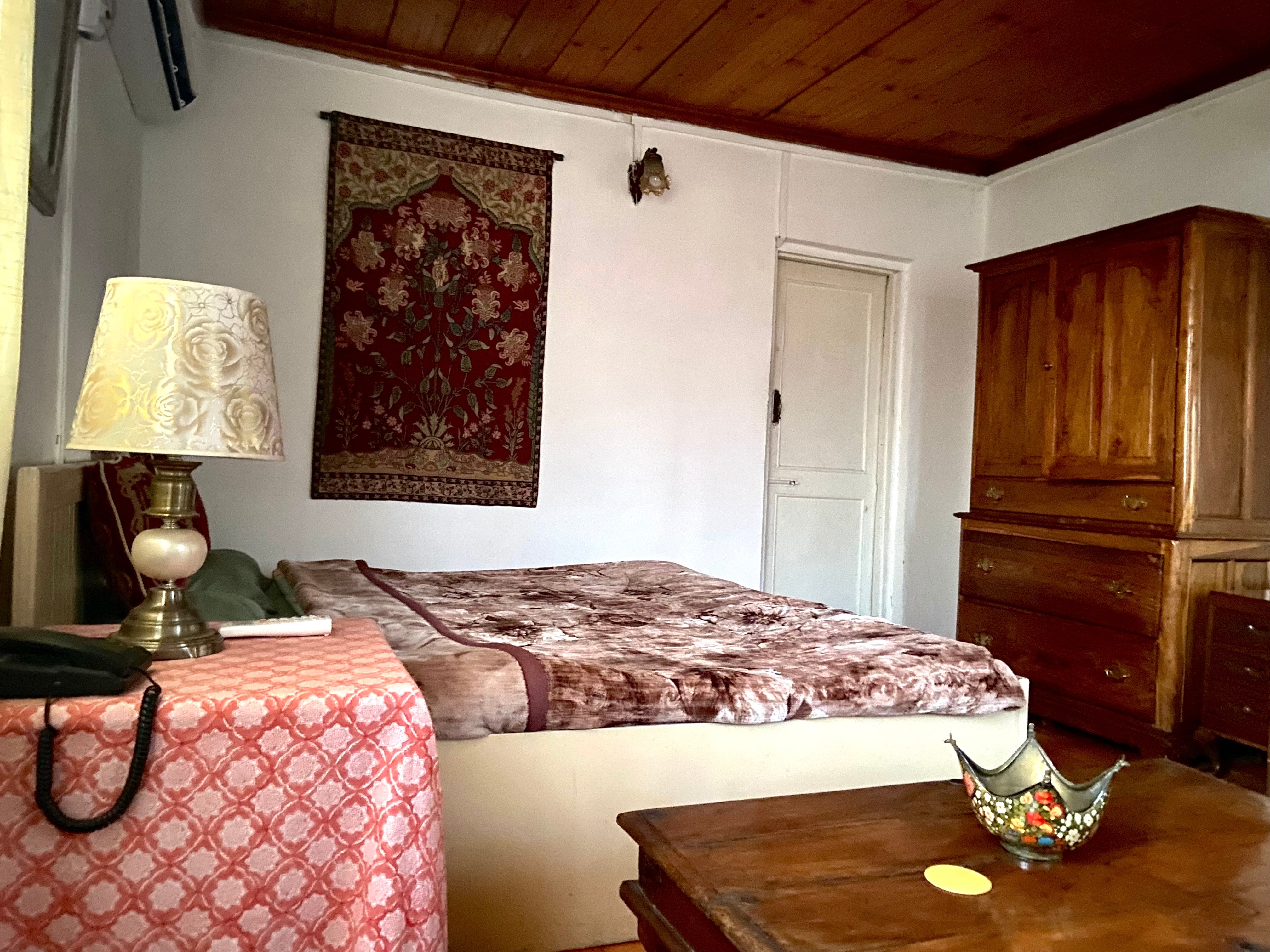 Mountview Villa Homestay, Near Dal Lake - Tap to explore photos