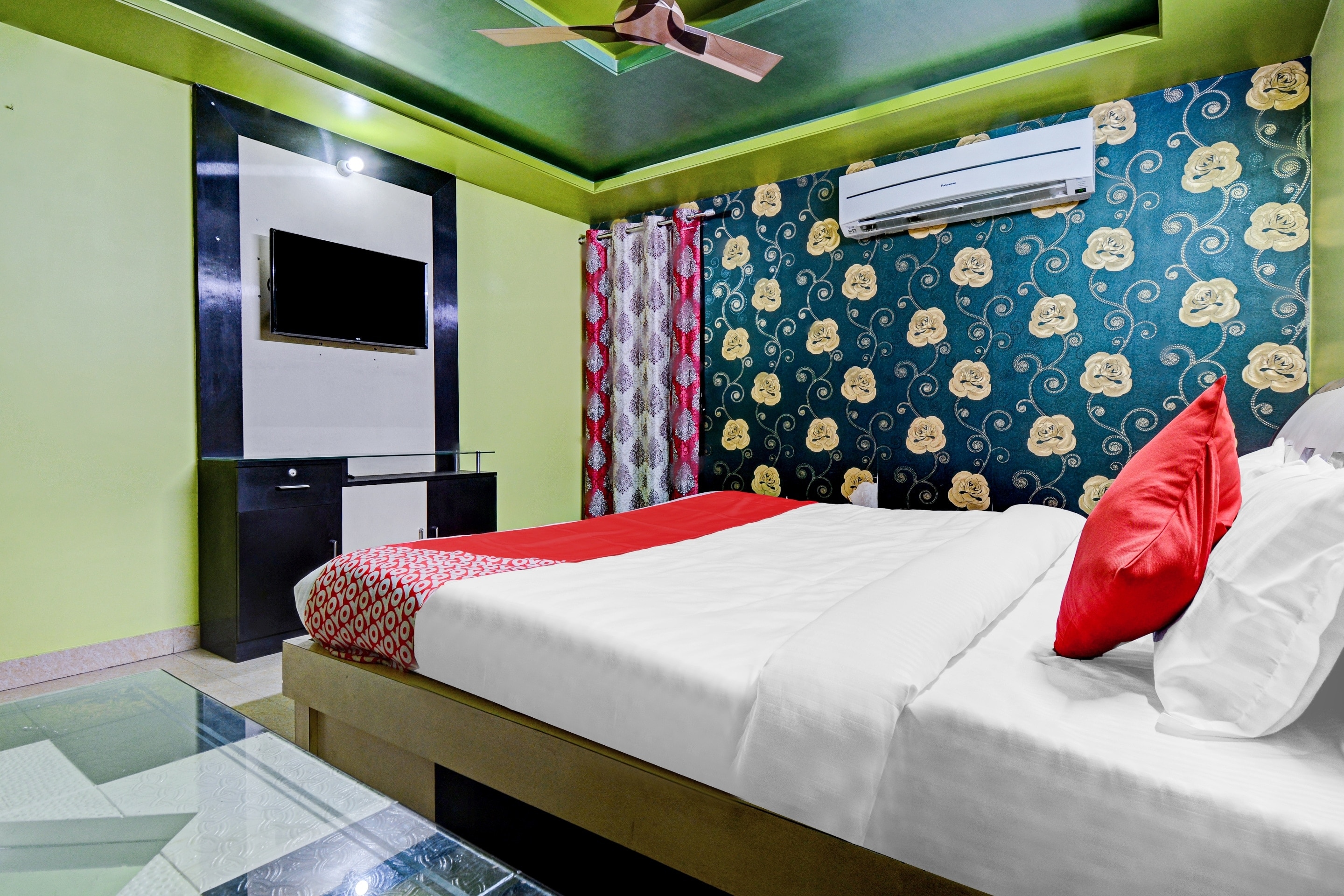 OYO Hotel Hans - Tap to explore photos