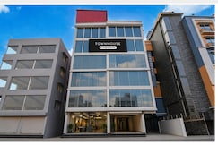 Super Townhouse Madhyamgram Chowmatha Bus Terminal Kolkata Formerly Star Guest House, Barasat