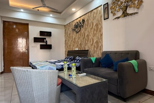 Zoom Luxury Studio