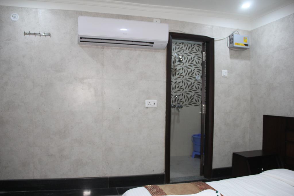 Hotel Silk, Haldwani (800m from Haldwani Railway Station) - Tap to explore photos