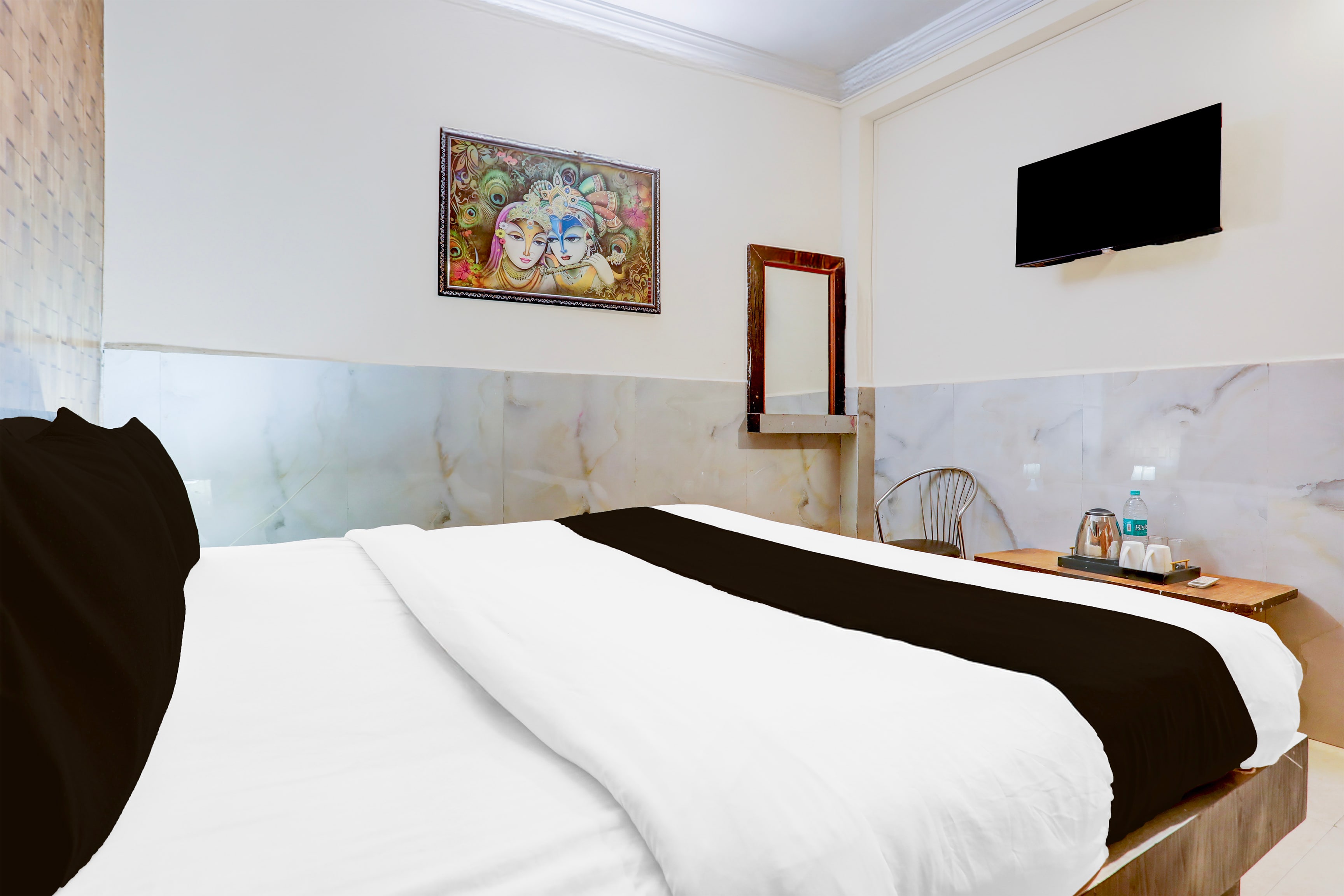 Hotel O Shree Mahakal Sagar - Tap to explore photos