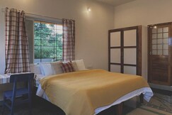 Studio white, Tindivanam