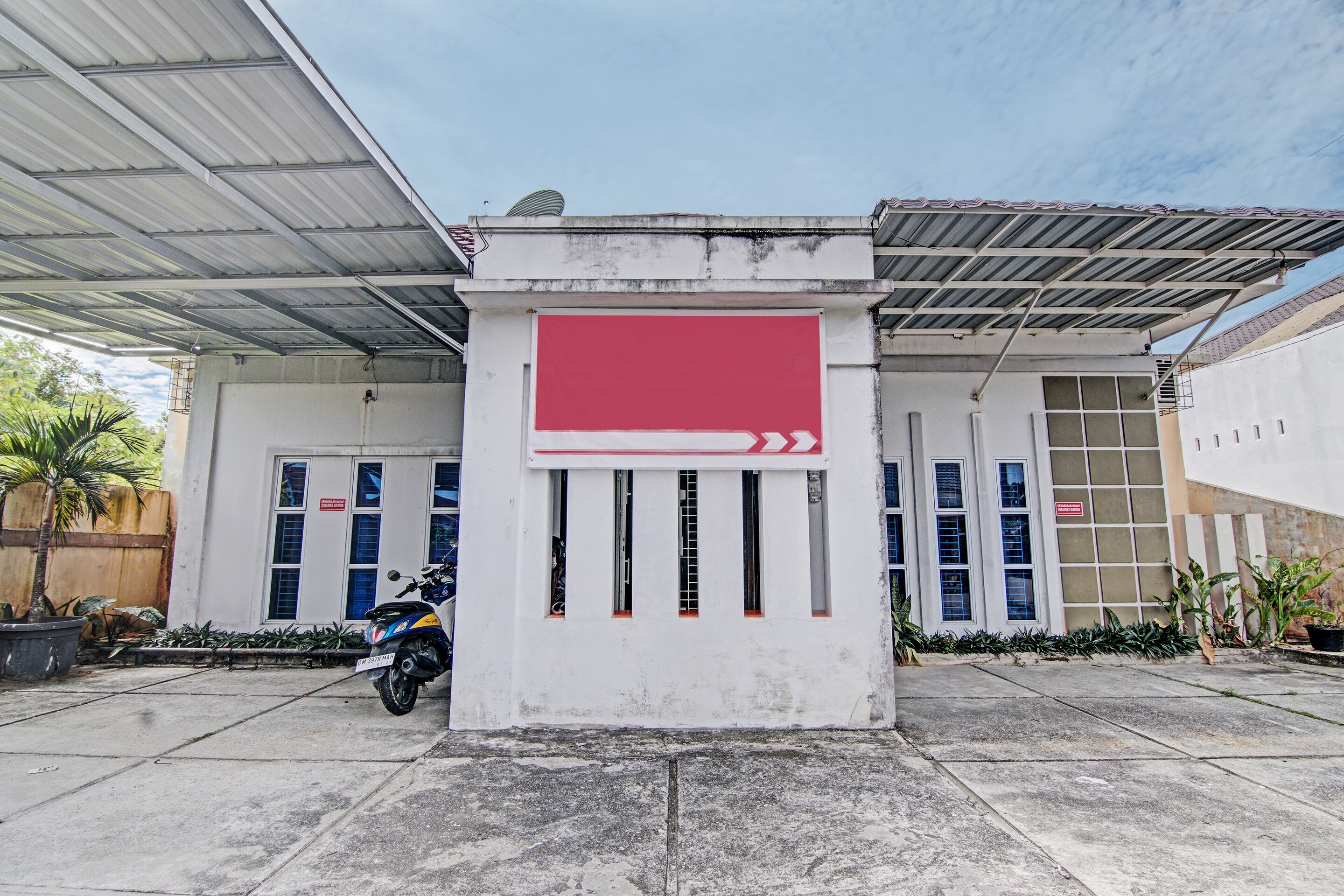 SPOT ON 92801 Penginapan Puti Syariah - Tap to explore photos