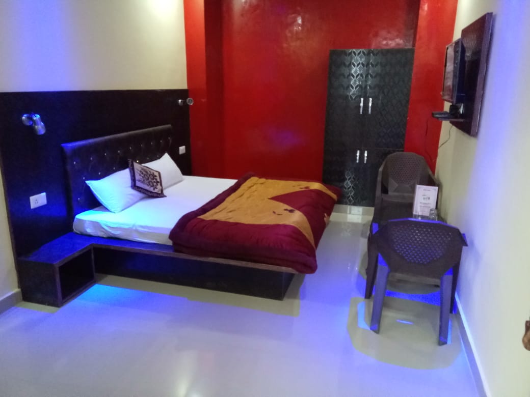 Sukhant Guest House  - Tap to explore photos