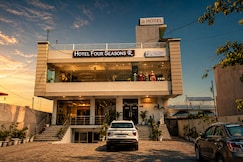 Four Seasons R, Vikasnagar