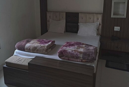 Hotel O Maa Narmada