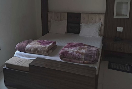 Hotel O Maa Narmada