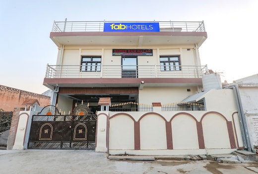 Fabhotel Awadh Inn - 600 m from Ram mandir