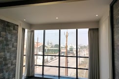 Heaven X Inn Hotel, Indore