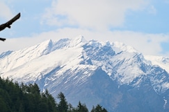 Aarzu Luxury Mountain Chalet at 7400ft in Manali, Manali