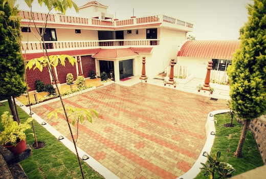 SUMMER HOUSE RESORT