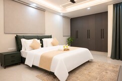 Premium Apartment B 4bhk Caretaker Balcony, Delhi