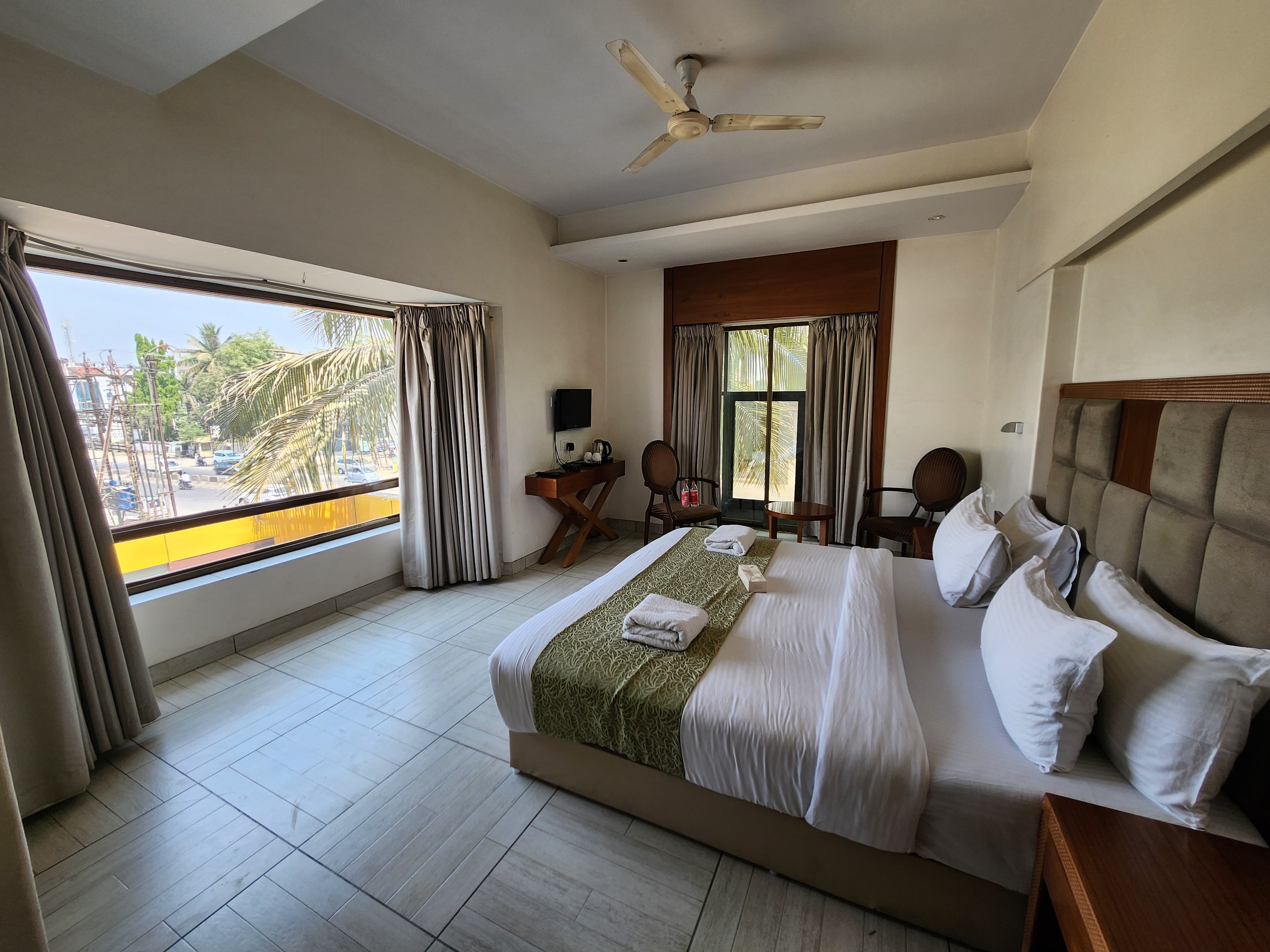 Deluxe Room with City view 1