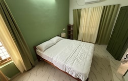 Queen room