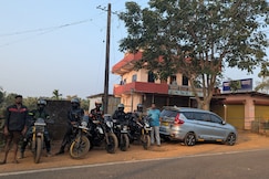 one separate room with separate entrance, Ankola