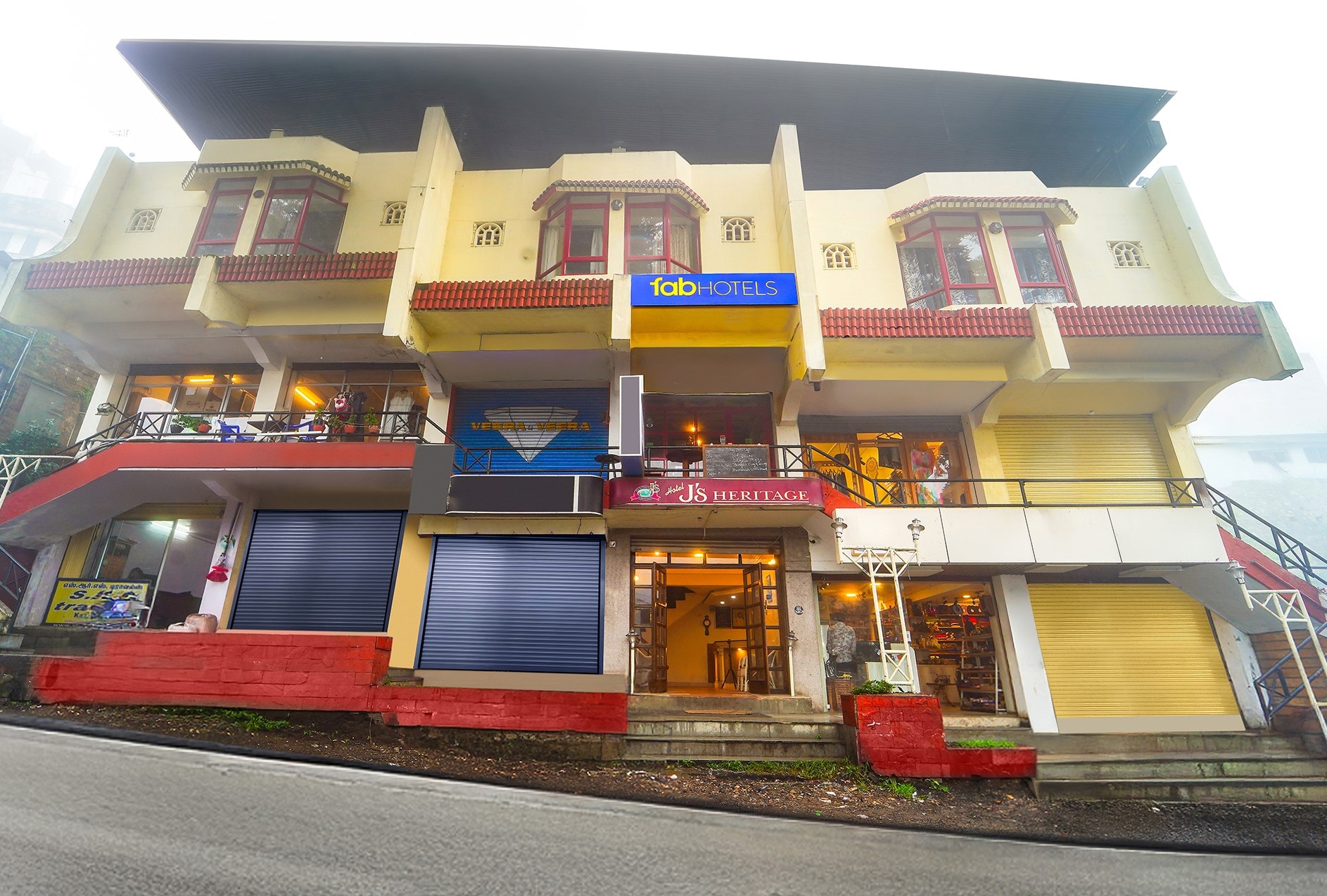 FabHotel JS Heritage - Nr. Kodaikanal Lake - Tap to explore photos
