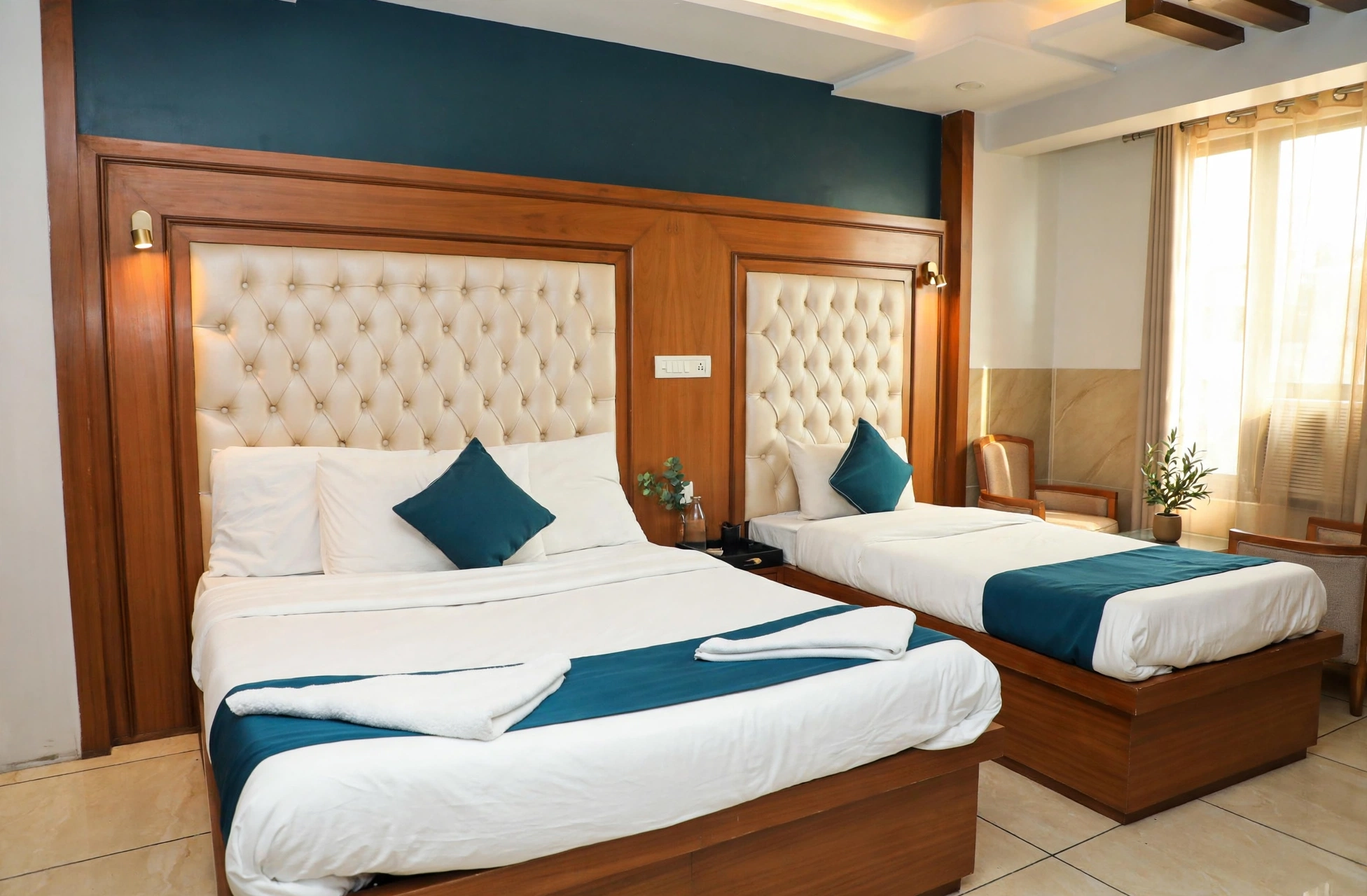 Hotel Hira Palace Sarita Vihar, Noida