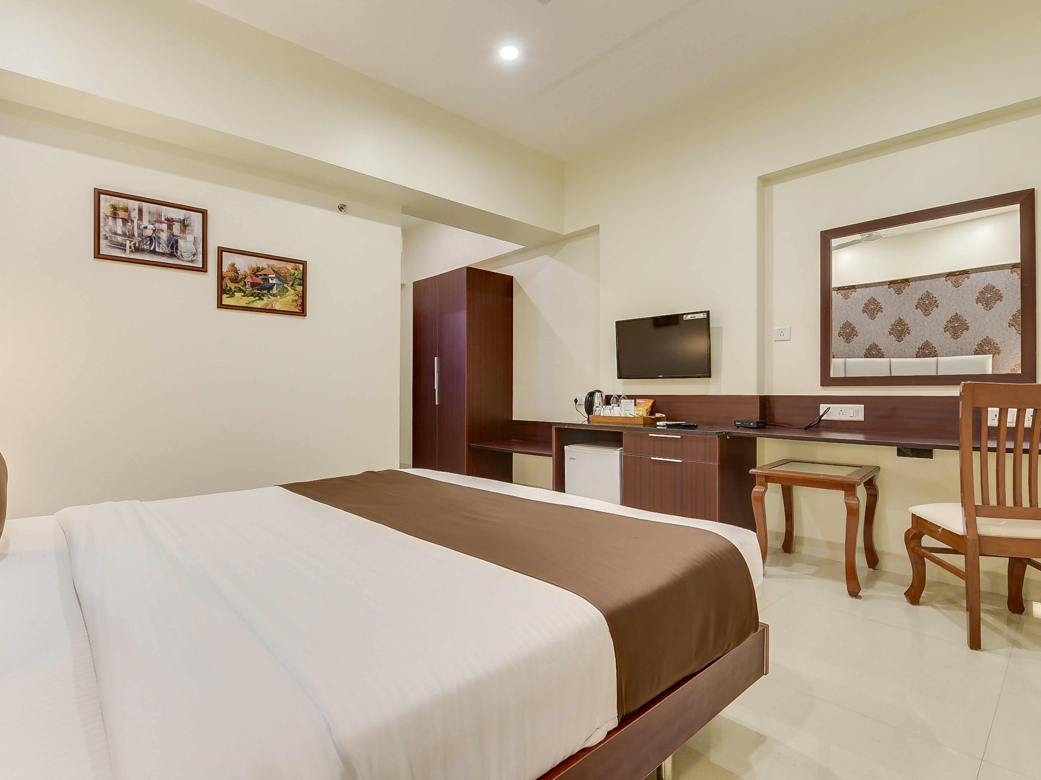 MAGNUS SQUARE - Business Hotel 3