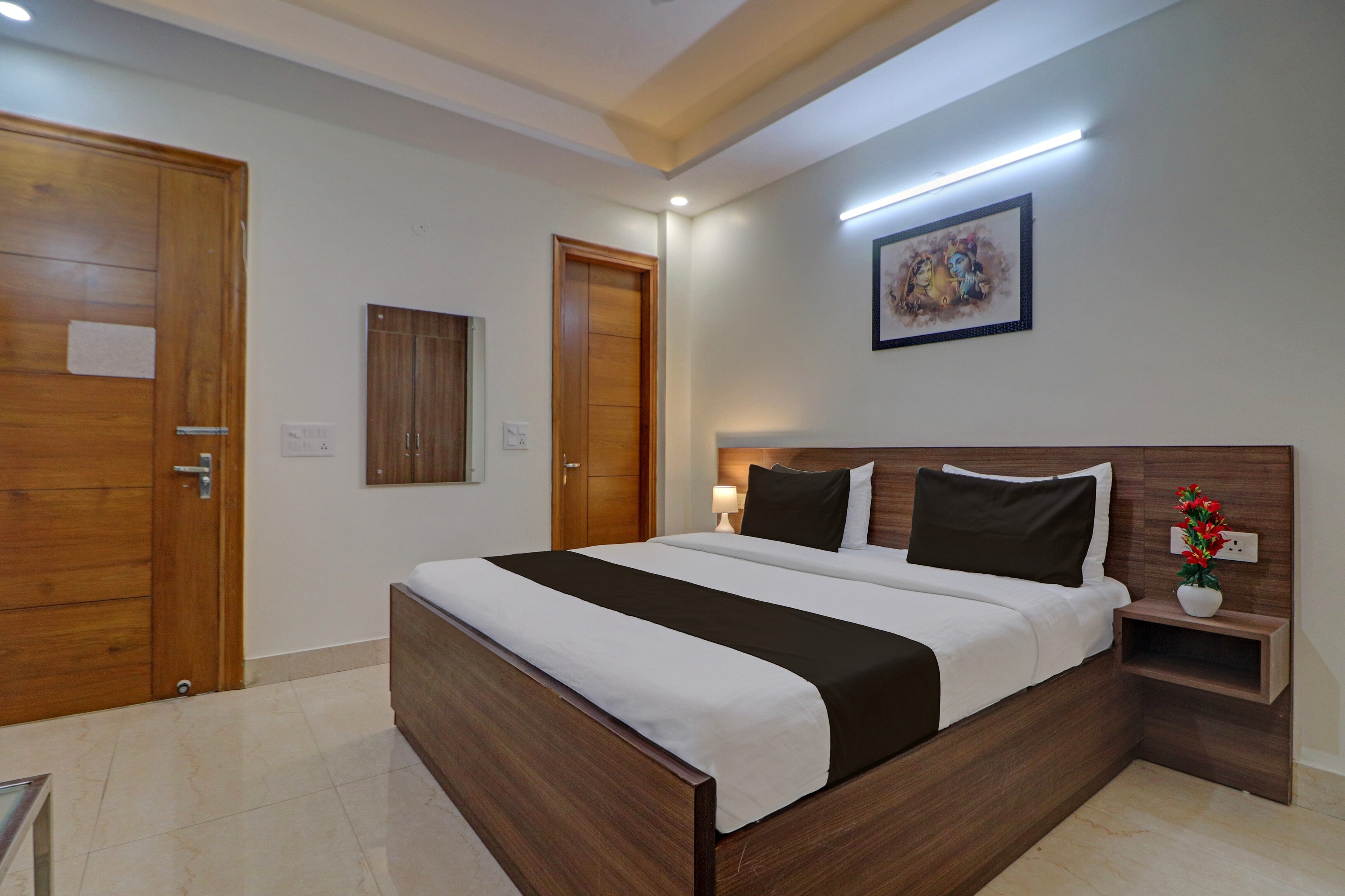 OYO The Indian Hotel - Tap to explore photos
