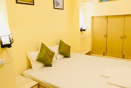 Yogi Soul Guesthouse @Dashashwamedh Ghat