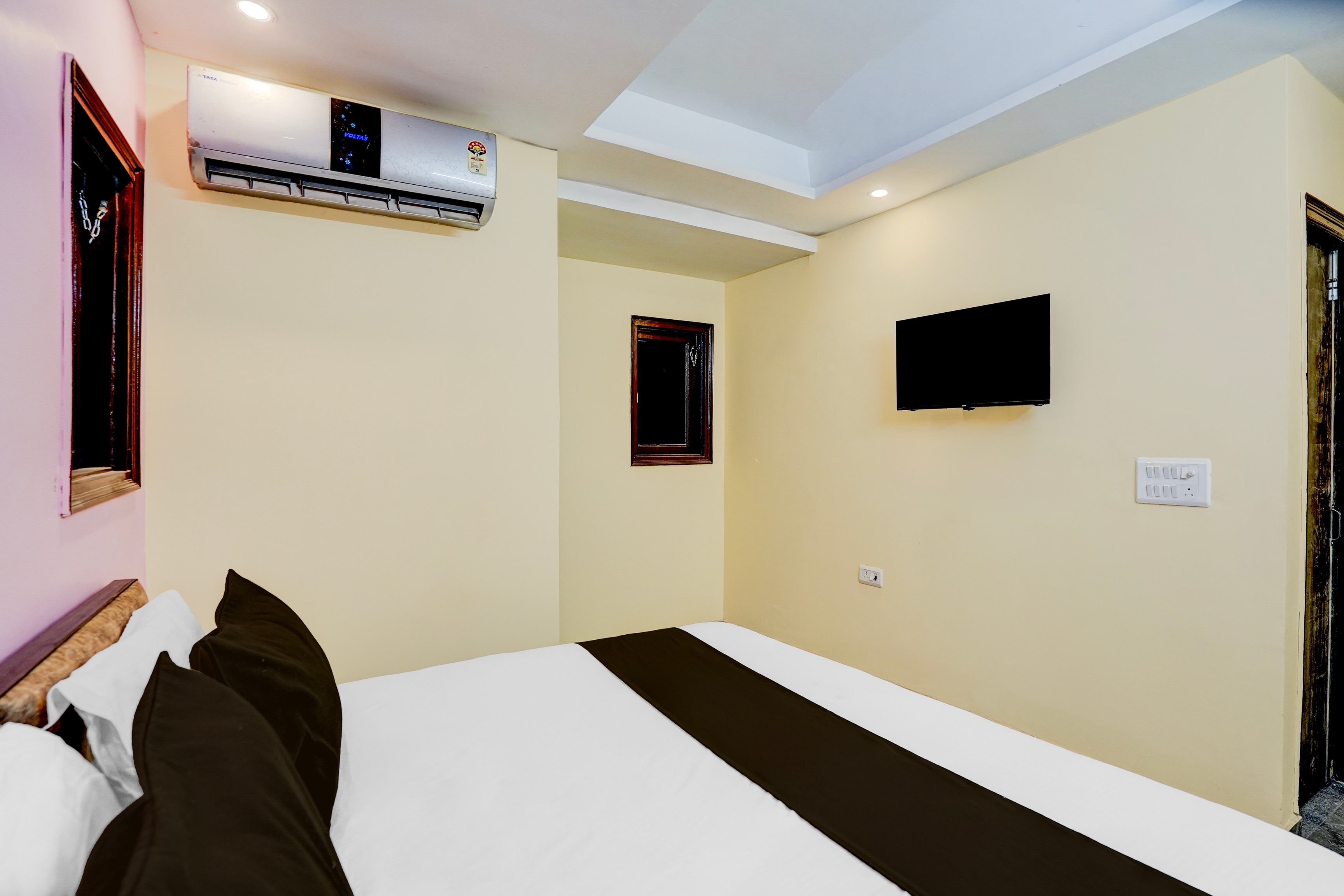 Hotel O Ansh - Tap to explore photos