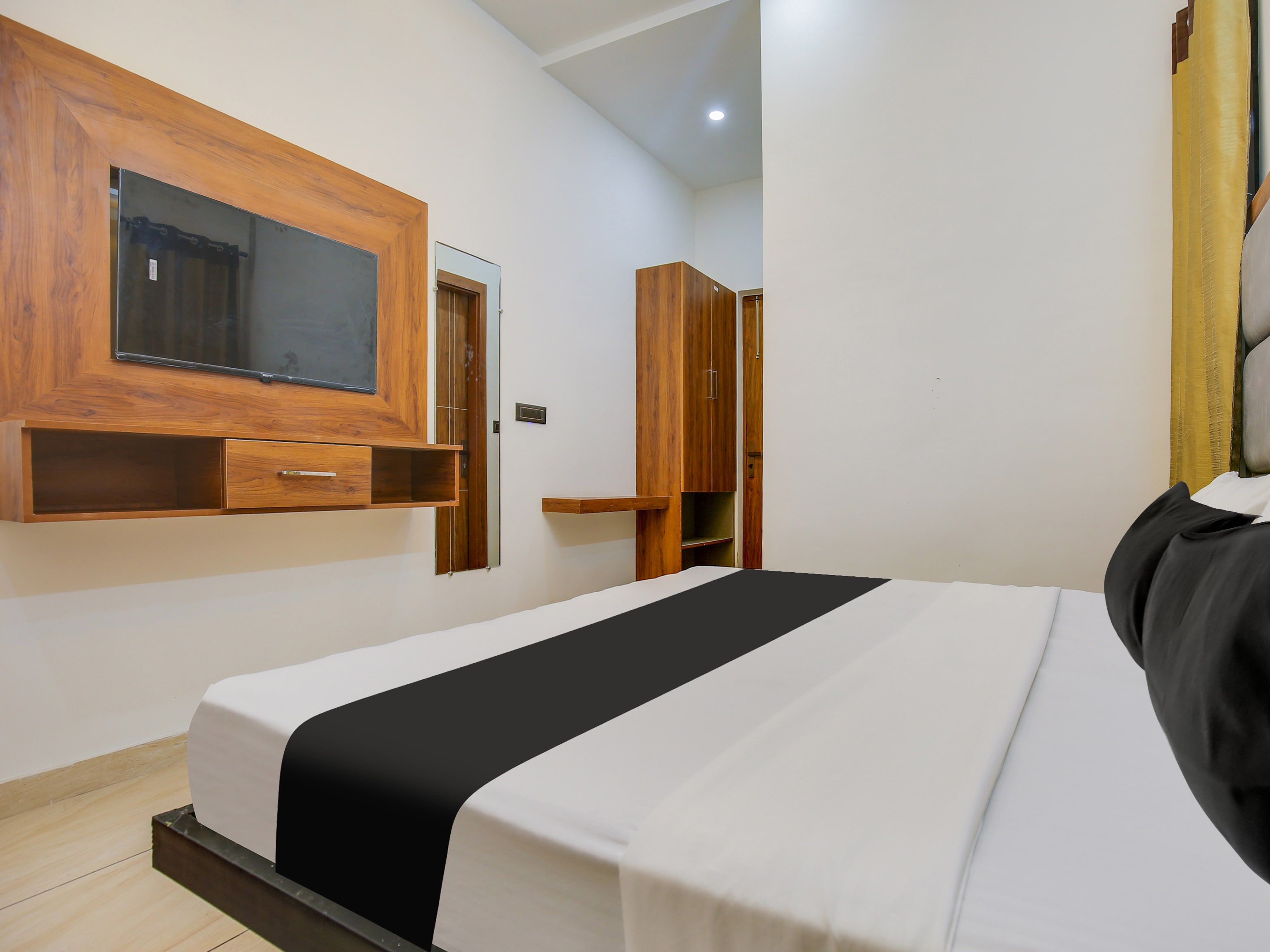 Hotel O Shree Ji Hotel & Banquet - Tap to explore photos