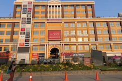 Stunning Luxury 1bhk with Pool view, Noida