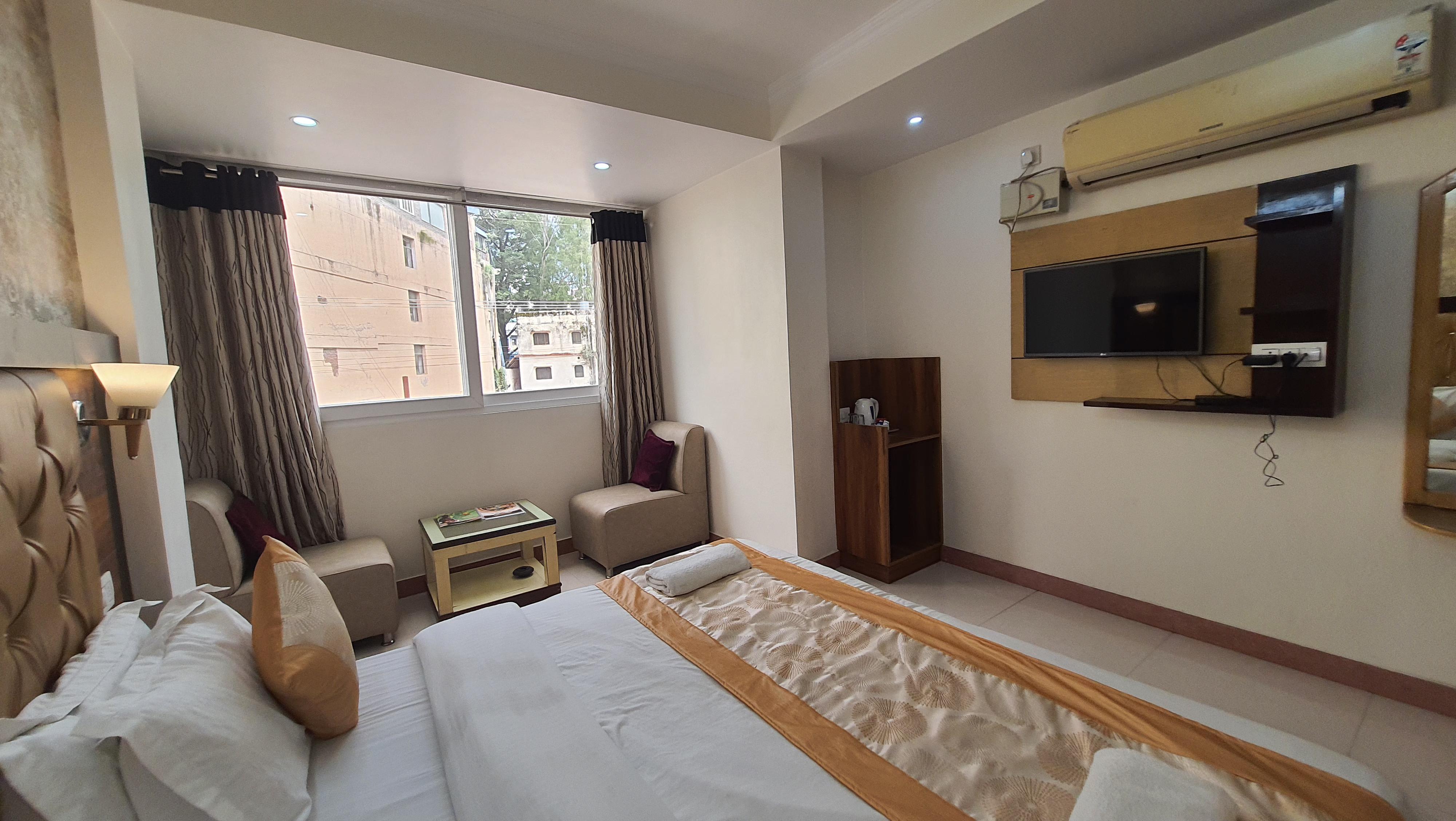 Hotel Ganesha Inn (With Private Parking) - Tap to explore photos