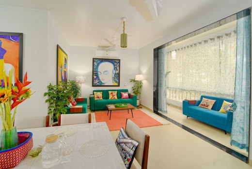 Stylish 2BHK w/ Glass Balcony | 5 Mins to Beach