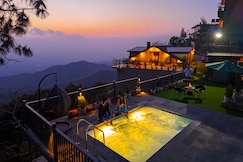 ELIVAAS Konifer Rosewood | Hillside Attic Room With Balcony & Outdoor Seating, Solan