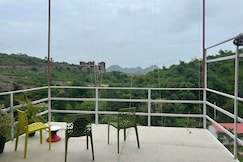 Varda valley farm stay, near bahubali hills, Gogunda