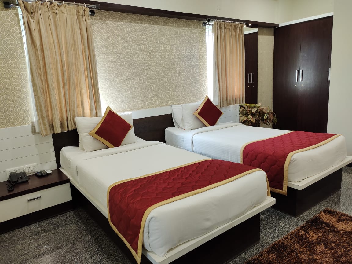 HOTEL CORPORATE SUITES - Tap to explore photos