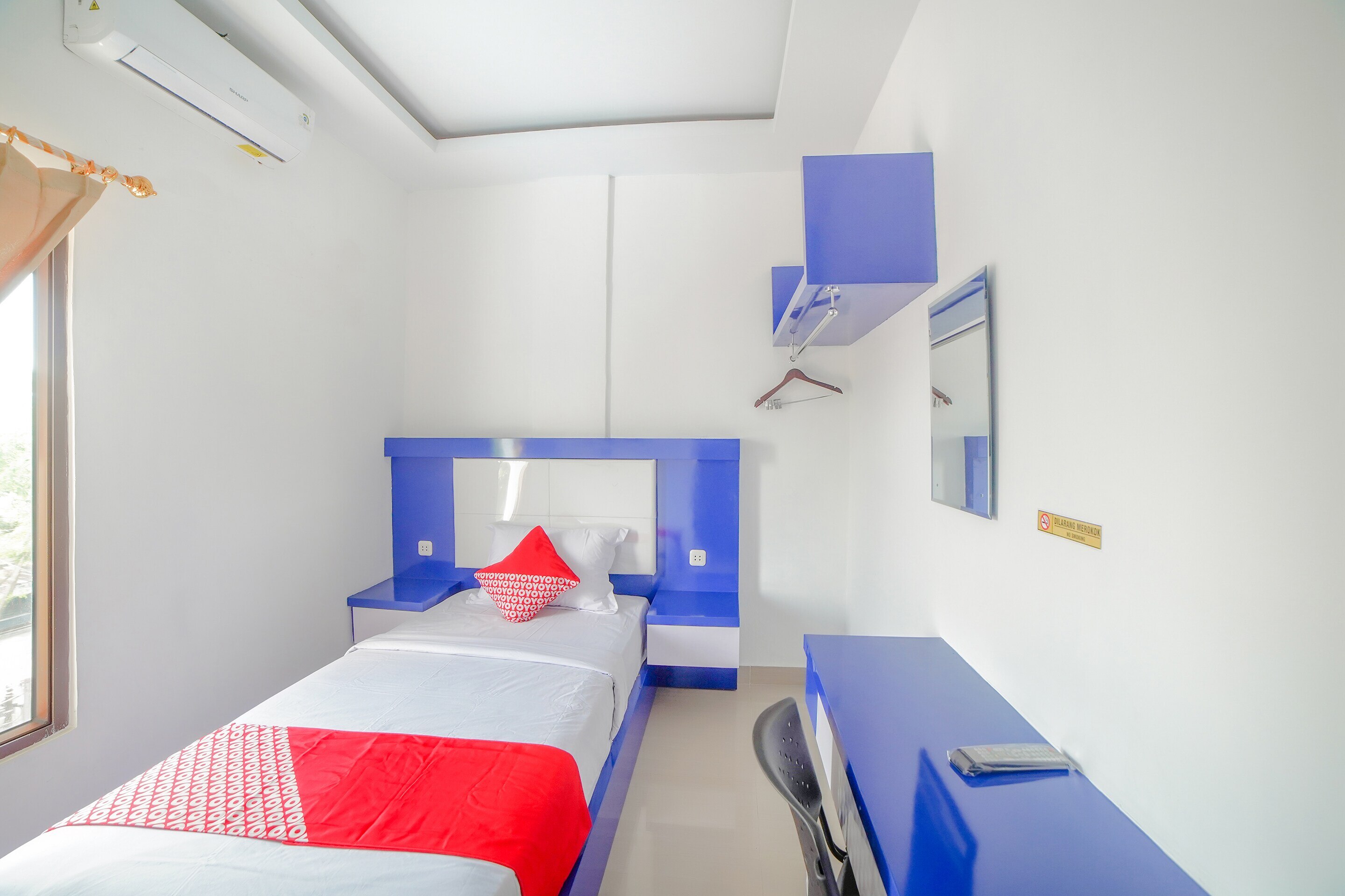 Super OYO 90457 Anara Residence & Guest House - Tap to explore photos