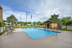 Hampton Inn by Hilton Detroit/Madison Heights/South Troy, Macomb