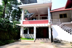 Amberleaf Estate 2BHK-GF Homestay by Homeyhuts, Coorg