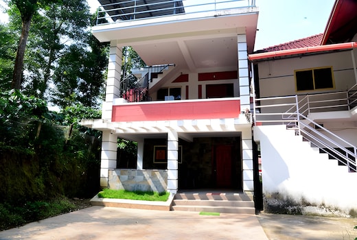 Amberleaf Estate 2BHK-GF Homestay by Homeyhuts