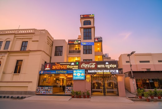 FabHotel Raghunandan Inn