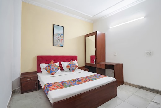 FabHotel Richa Palace - Lajpat Nagar Market