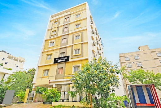 Super Townhouse Kondapur Near Botanical Garden Formerly RRR Inn
