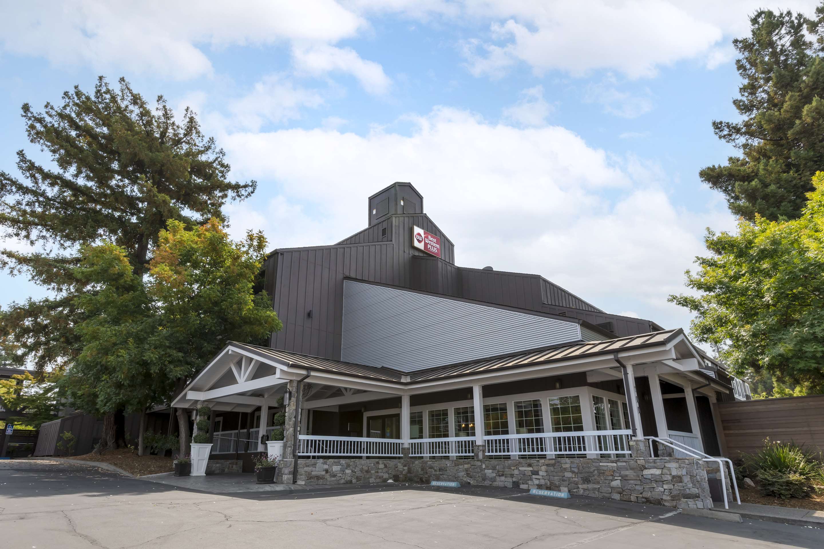 Best Western Plus Inn At The Vines - Tap to explore photos