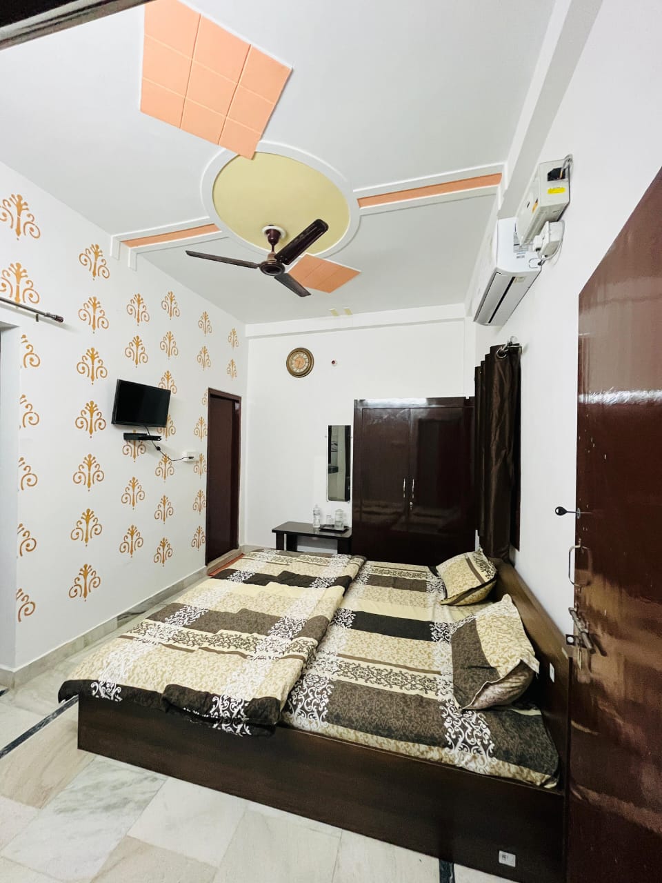 Mangalam Home stay Uttar Pradesh - Tap to explore photos
